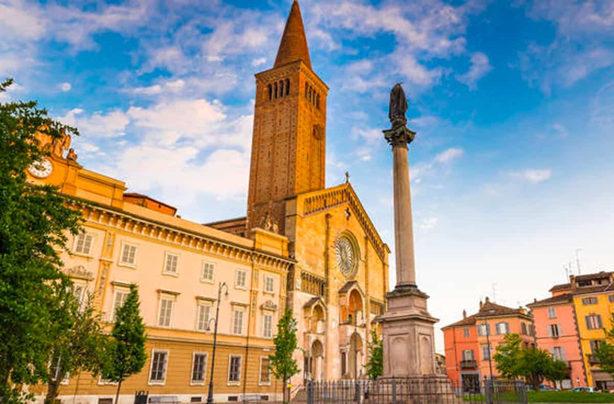 La Cattedrale di Piacenza con il campanile