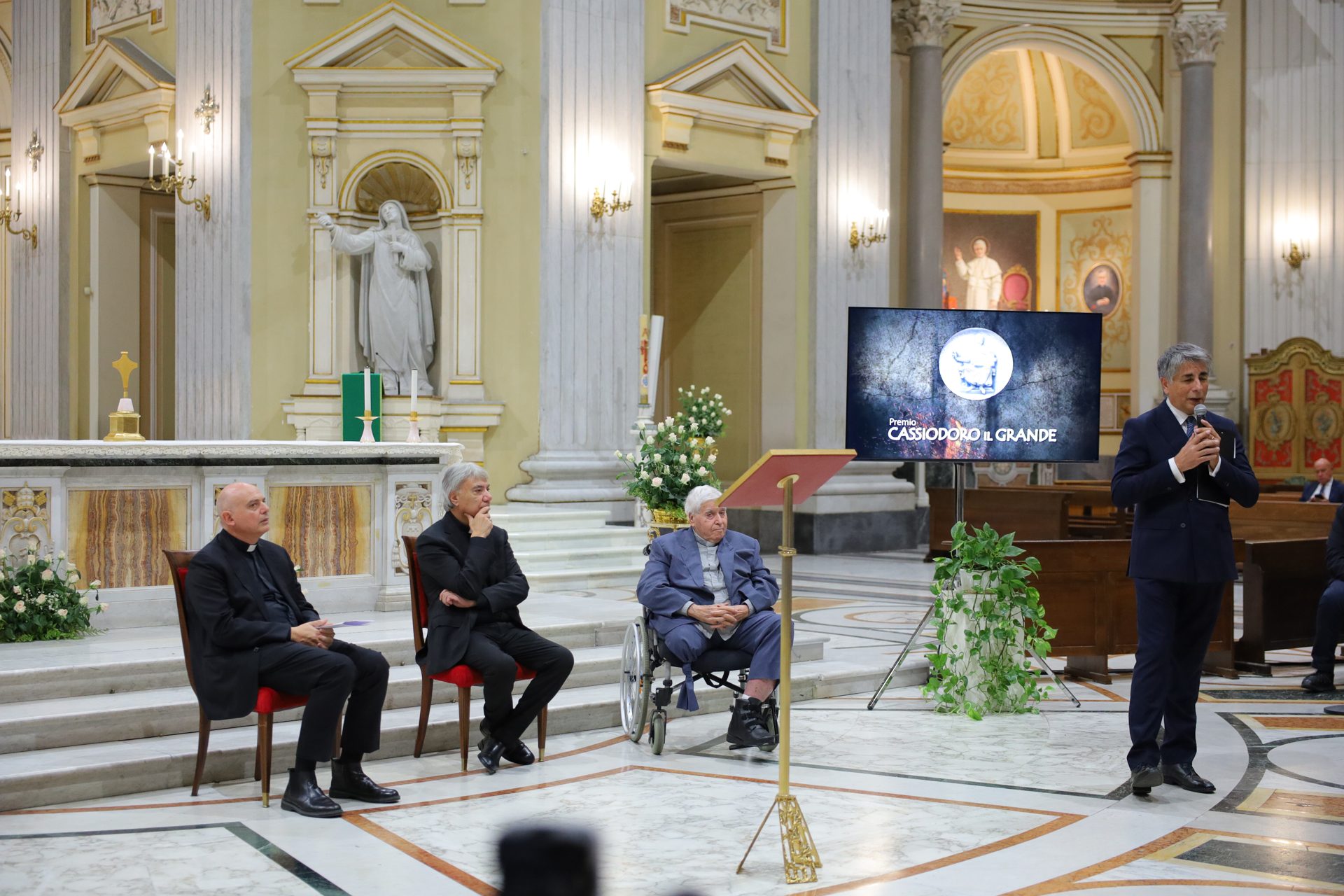 La basilica dell'Incoronata allestita per il Premio Cassiodoro il Grande